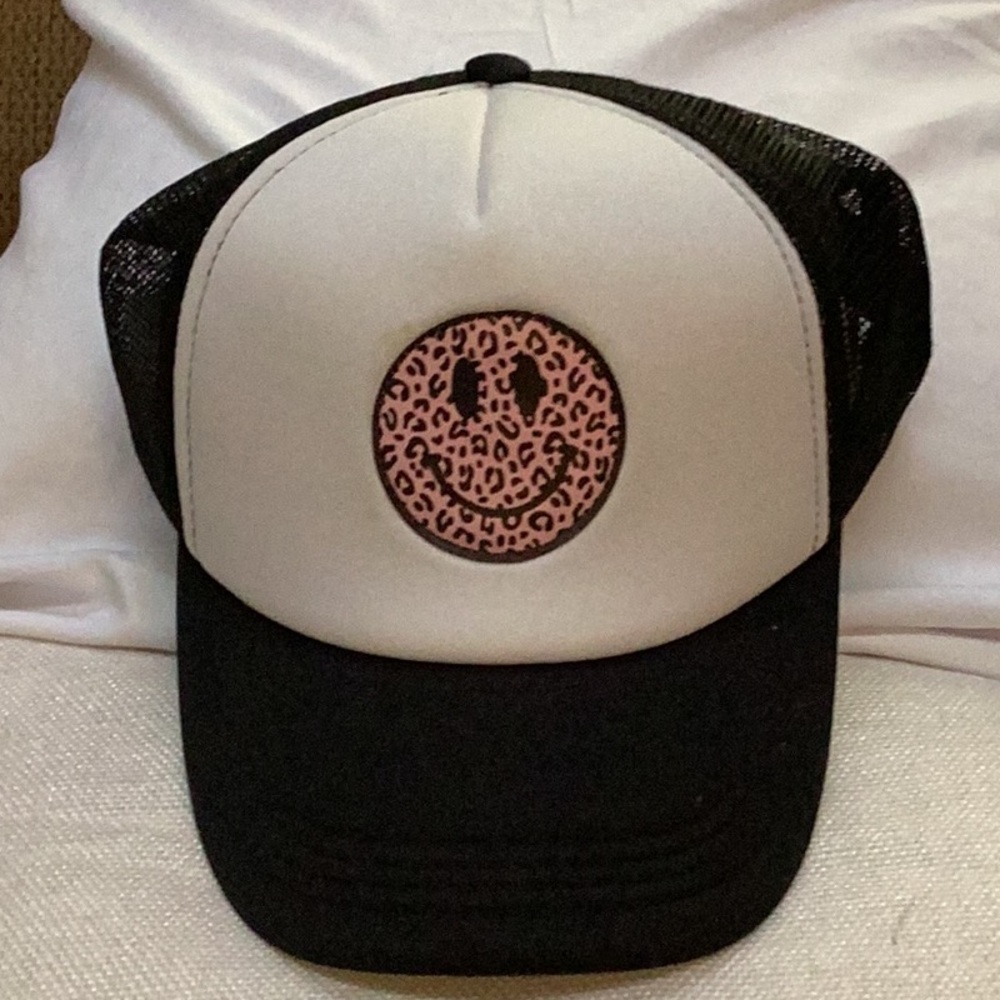 😎NWT Fun Smile Unisex Adjustable Cap Closet Must Have 😎